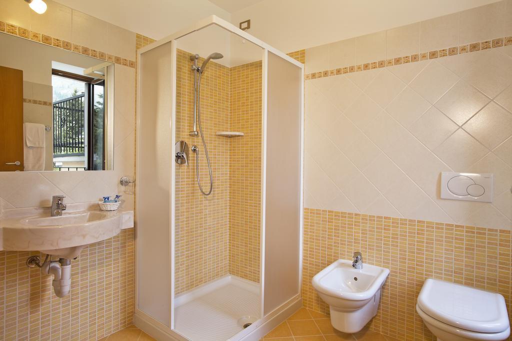Hotel Ferrari Castione della Presolana Room photo